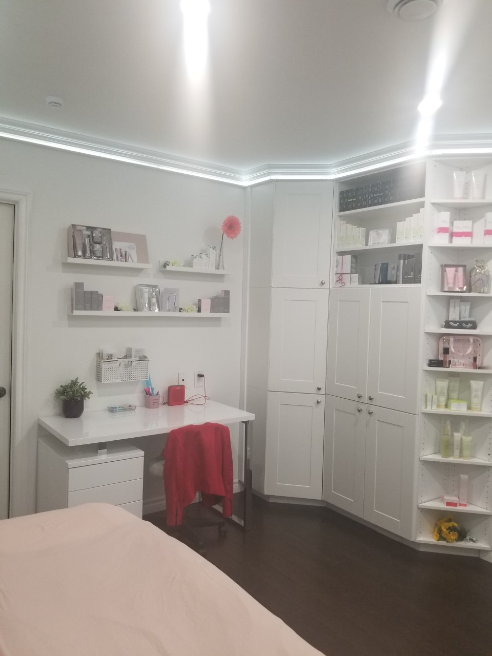 Laser Électrolyse Microtrolyse Karine Mata | 297 Rue des Tilleuls, Sainte-Marthe-sur-le-Lac, QC J0N 1P0, Canada | Phone: (514) 234-5910