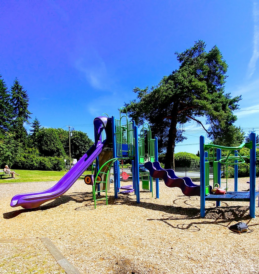 Carisbrooke Park Playground | North Vancouver, BC V7N, Canada | Phone: (604) 983-6575