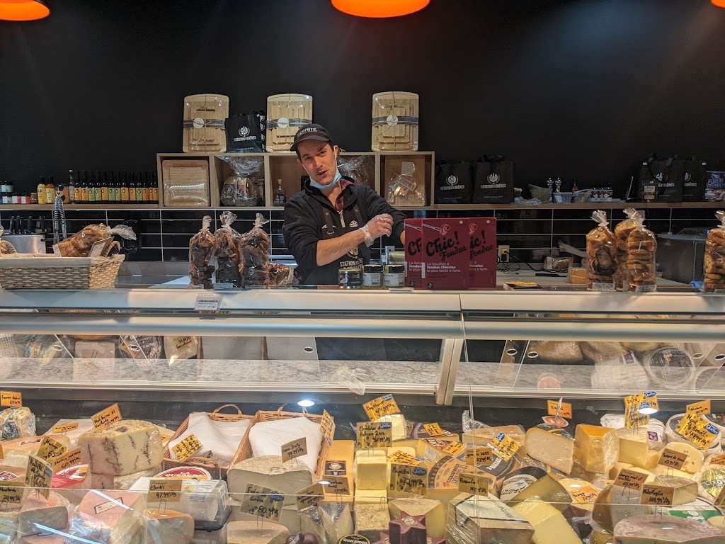 Station des Bières & Fromagerie - Sainte-Julie | 310 Rue de Murano suite 104, Sainte-Julie, QC J3E 0C6, Canada | Phone: (450) 649-9979