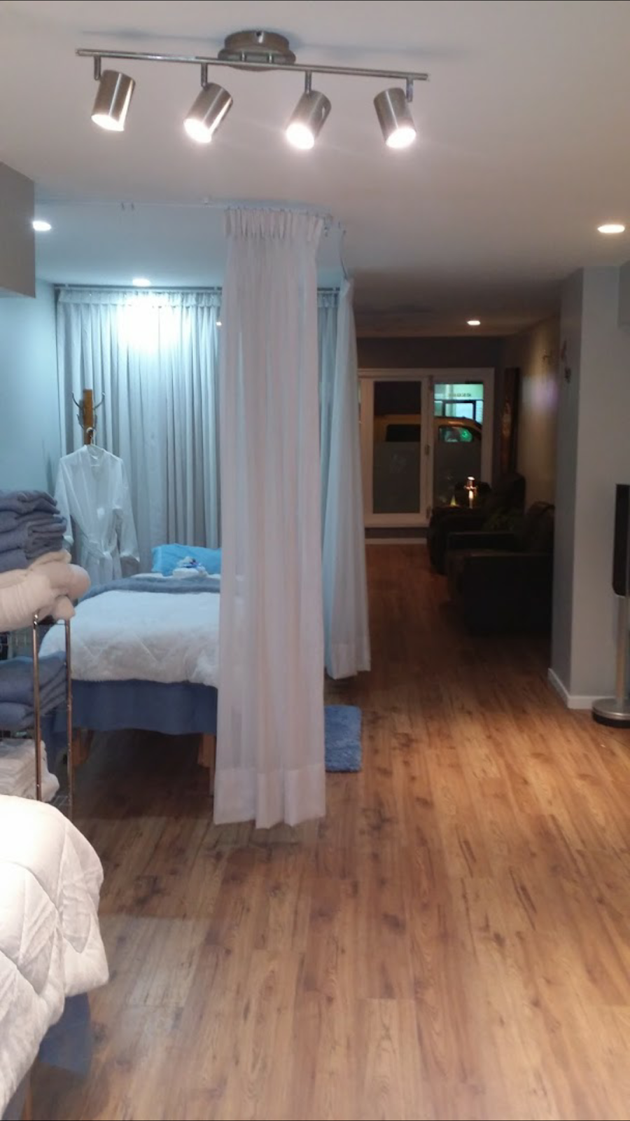 DALILAS MASSAGE | 38012 Cleveland Ave, Squamish, BC V8B 0A1, Canada | Phone: (604) 849-4004