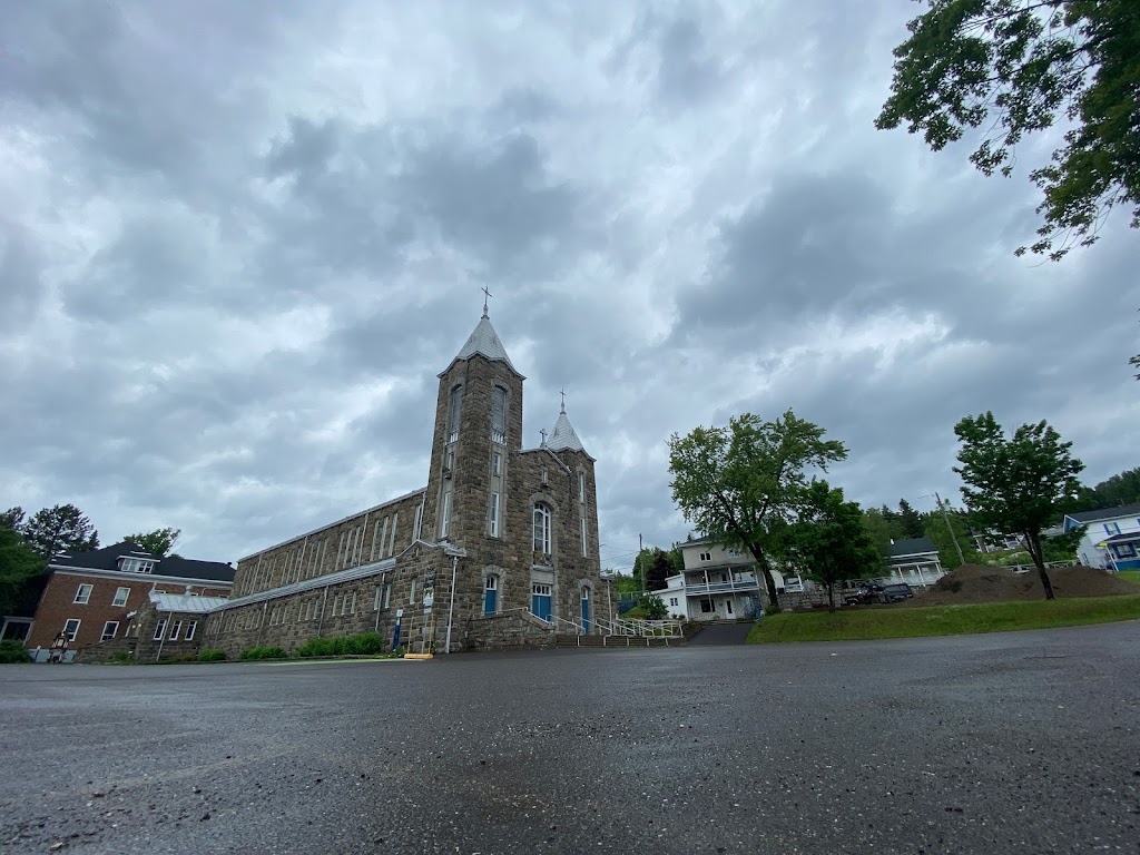 Église catholique Marie-Médiatrice dEstcourt | 1250 Chem. Guérette, Pohénégamook, QC G0L 1B0, Canada | Phone: (418) 862-2805 ext. 360