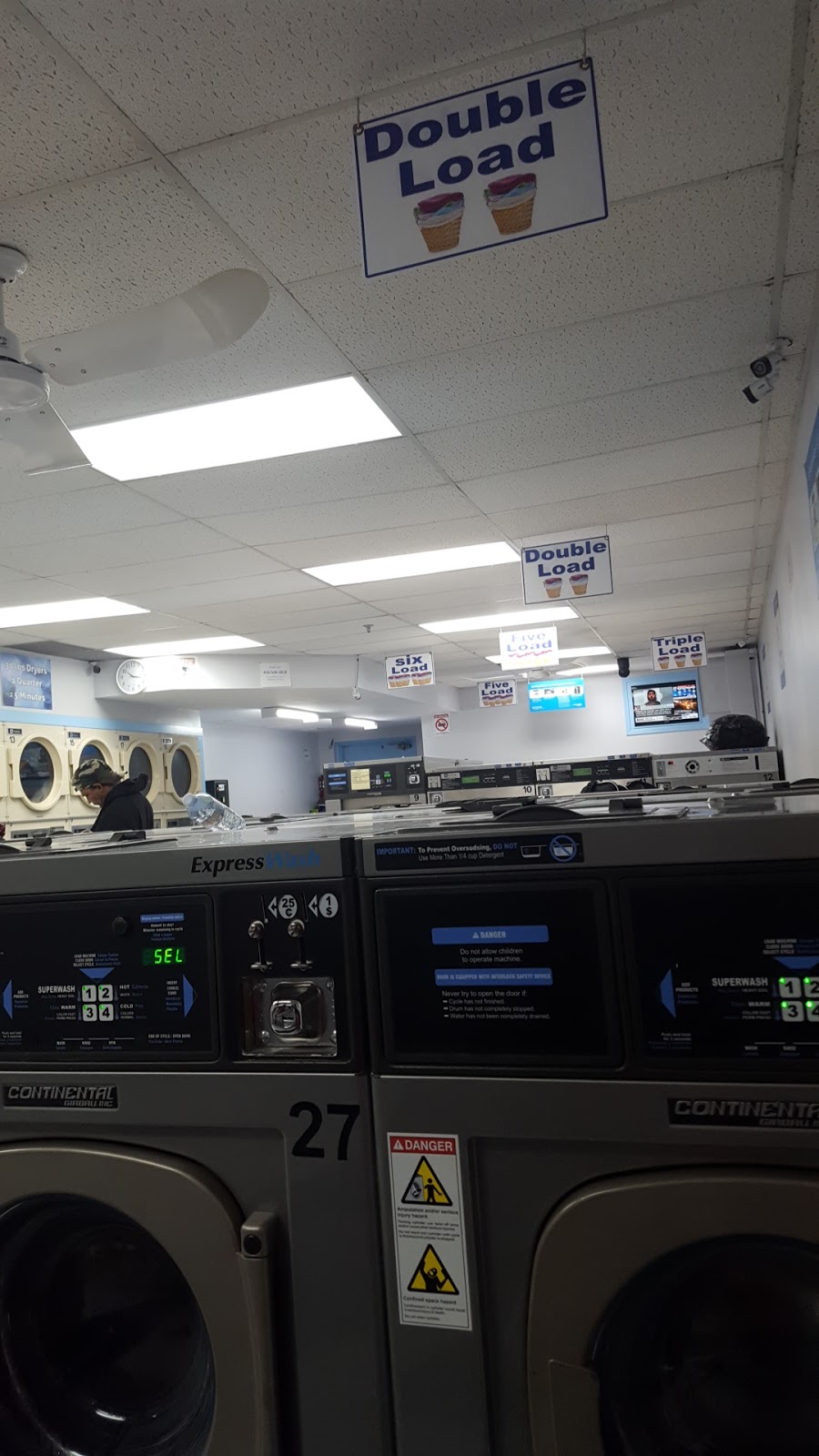 Washmart Laundromat | 59 Kennedy Rd N, Brampton, ON L6V 1X6, Canada | Phone: (905) 581-1626