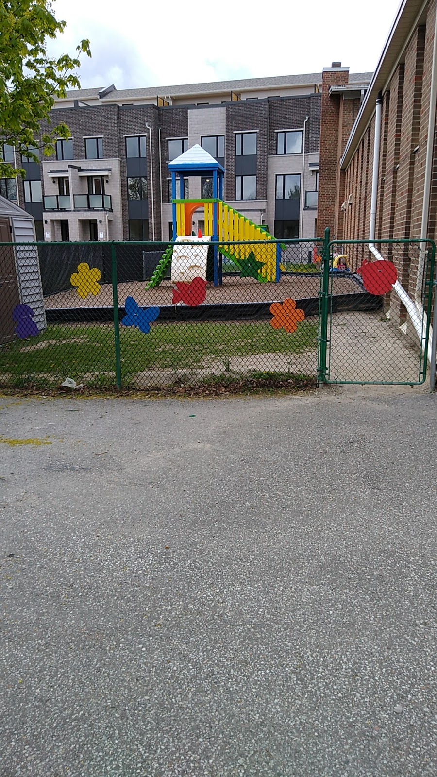 Wee Leprechauns Child Care Centre | 235 The Donway E, North York, ON M3B 2Y8, Canada | Phone: (416) 385-1726