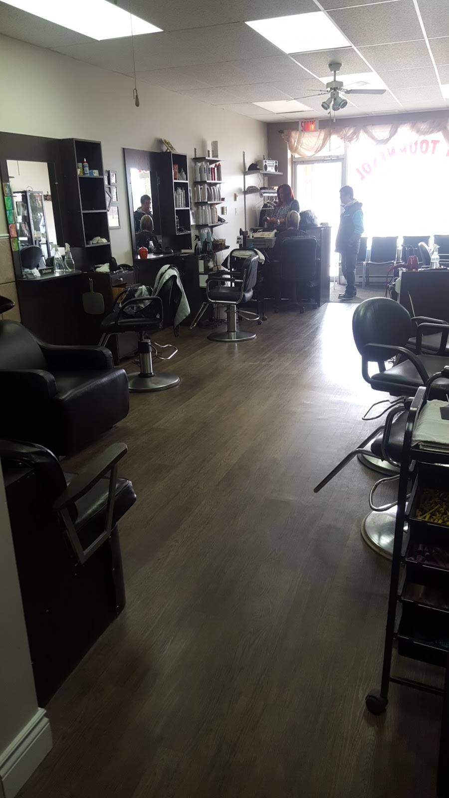 Salon Tournesol | 1729 Ch St Charles, Terrebonne, QC J6W 3W3, Canada | Phone: (450) 471-2966