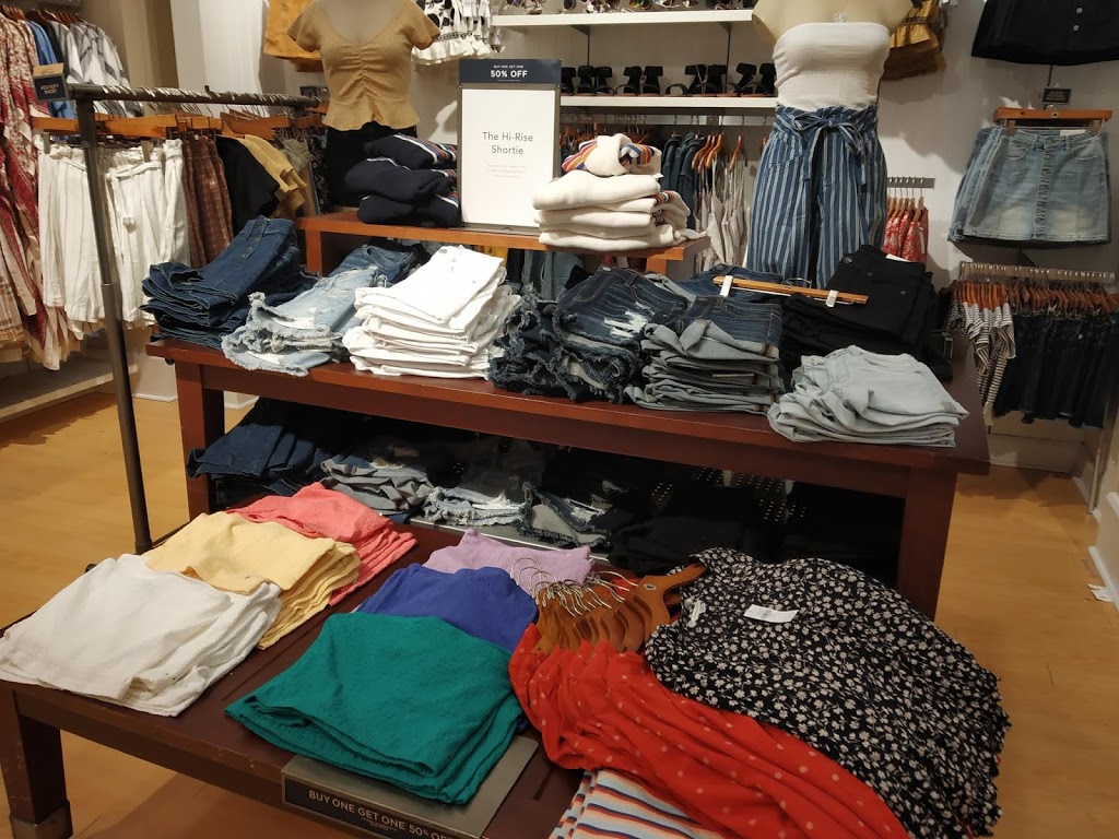 American Eagle Store | 2960 Kingsway Dr, Kitchener, ON N2C 1X1, Canada | Phone: (519) 748-9688