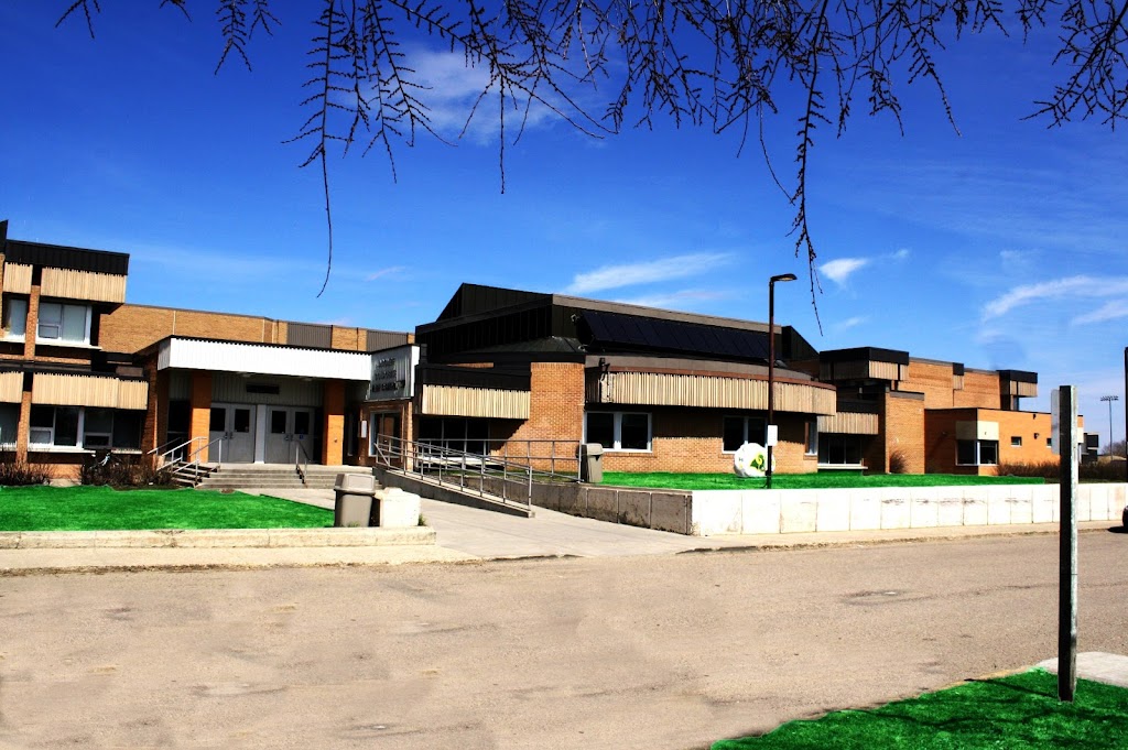 École Secondaire Lacombe Composite High School | 5628 56 Ave, Lacombe, AB T4L 1G6, Canada | Phone: (403) 782-6615