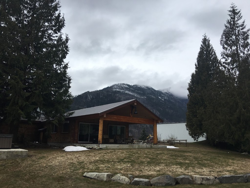 The Barking Frog Lodge | 9130 Pemberton Meadows Rd, RR#1, Pemberton, BC V0N 2L2, Canada | Phone: (604) 894-9466