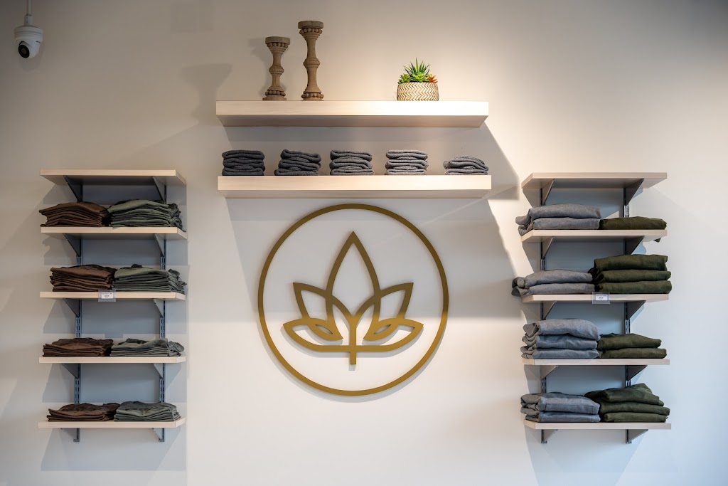 Flower Haze | 1571 Bank St, Ottawa, ON K1H 7Z3, Canada | Phone: (613) 680-4293