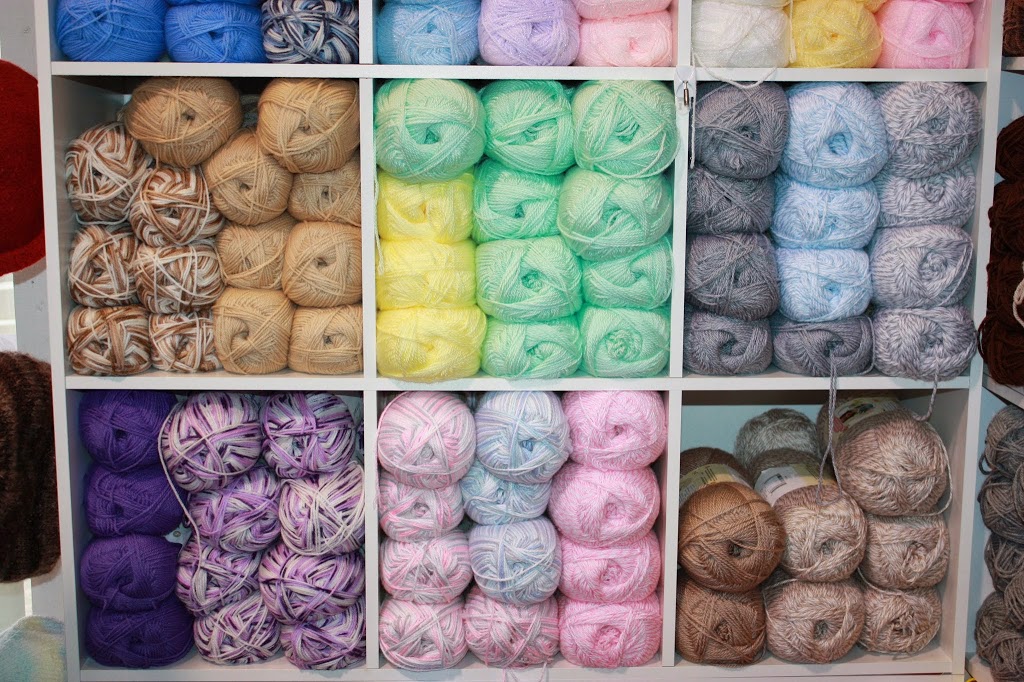 Alliston Yarns Craft & Gifts | 117 Young St Unit 11, Alliston, ON L9R 0E9, Canada | Phone: (705) 434-0880