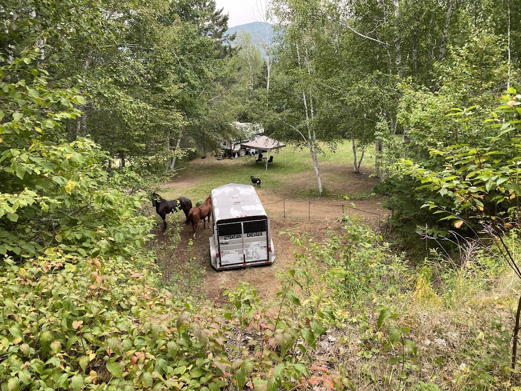 Camping équestre des mines en Charlevoix | 667 Rue St Édouard, Saint-Urbain, QC G0A 4K0, Canada | Phone: (418) 435-1538