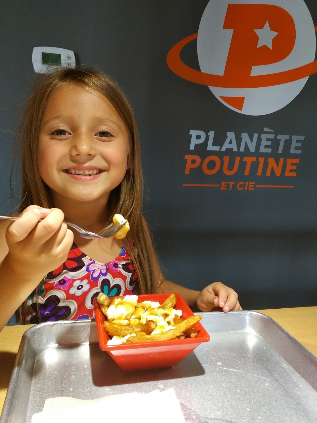 Planète Poutine et Cie | 20 Boulevard de Mortagne, Boucherville, QC J4B 1Z2, Canada | Phone: (450) 449-3232