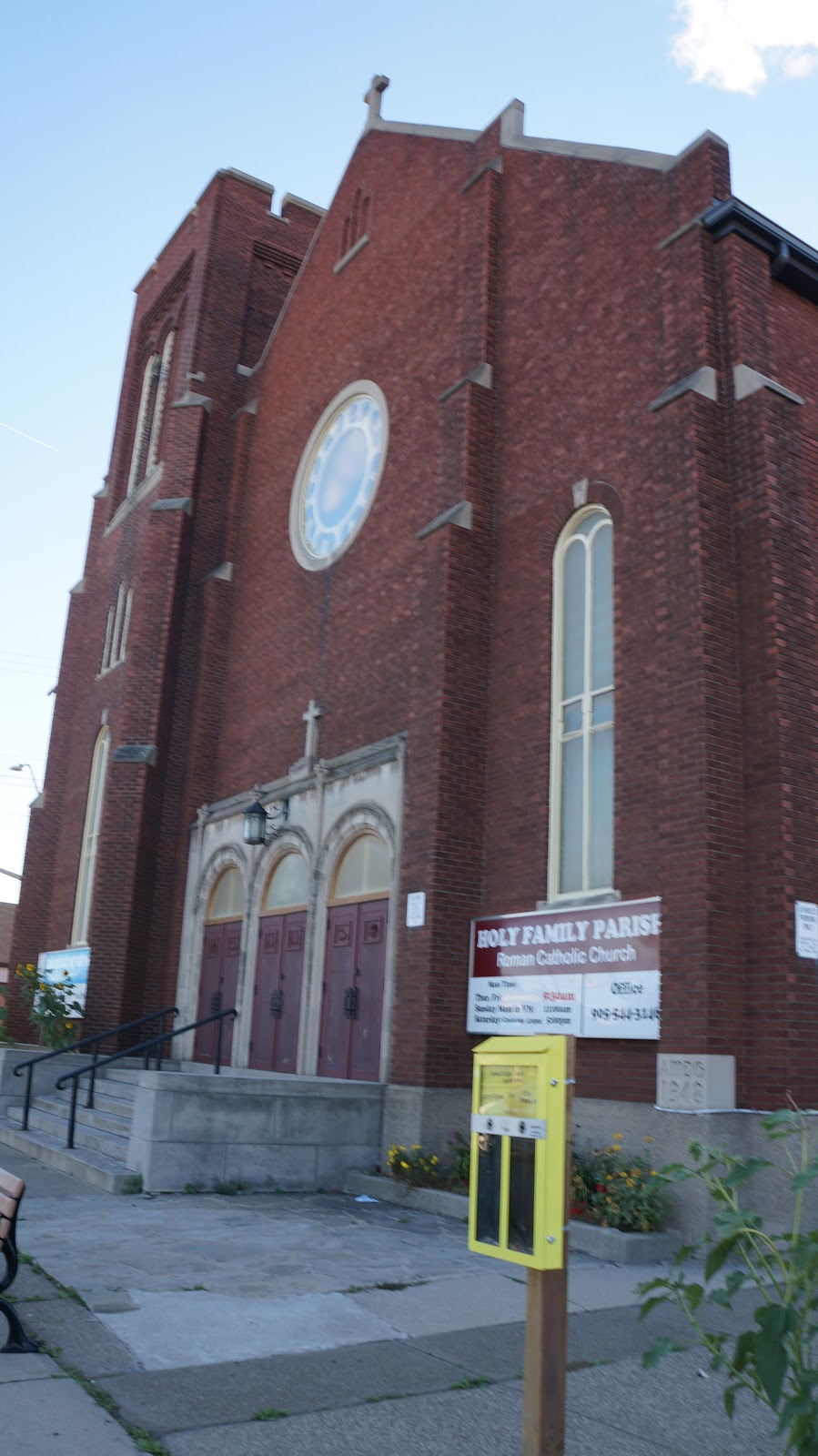 Holy Family Church | 1393 Cannon St E, Hamilton, ON L8H 1W2, Canada | Phone: (905) 544-3146