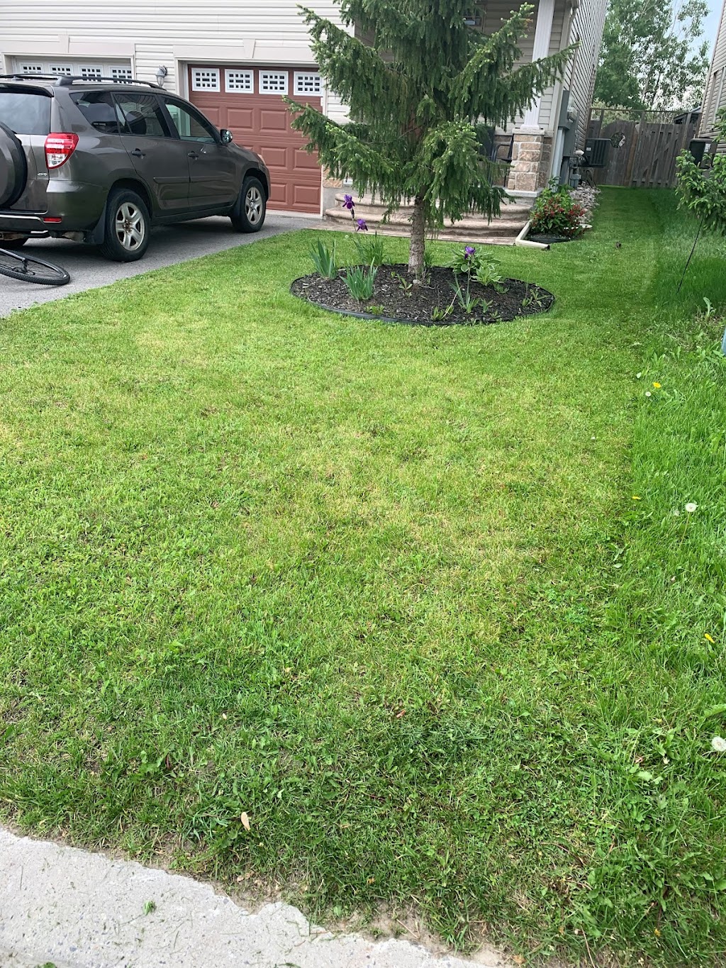 Ashdown Lawn Care | Arrowgrass Way, Orléans, ON K4A 0C7, Canada | Phone: (613) 218-2490