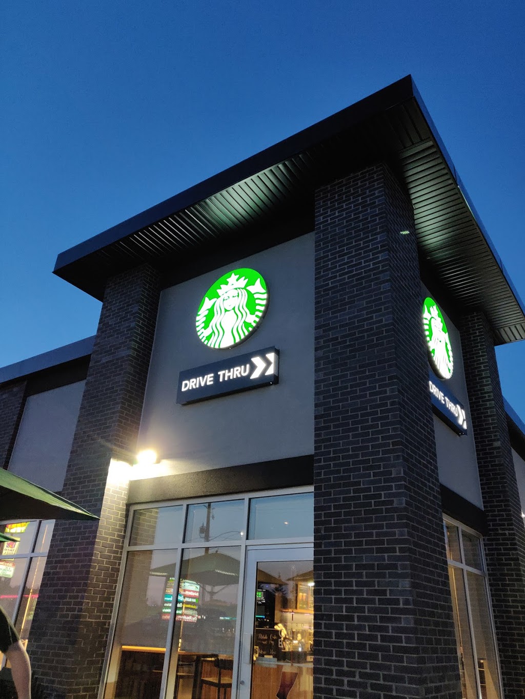 Starbucks | 311 Bayfield St #1, Barrie, ON L4M 3C2, Canada | Phone: (705) 220-7673