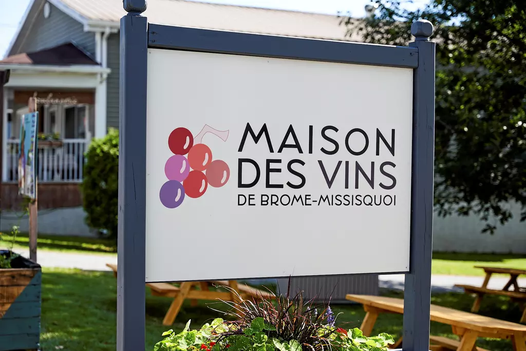 Maison des vins de Brome-Missisquoi | 3740 Rue Principale, Dunham, QC J0E 1M0, Canada | Phone: (450) 915-2360