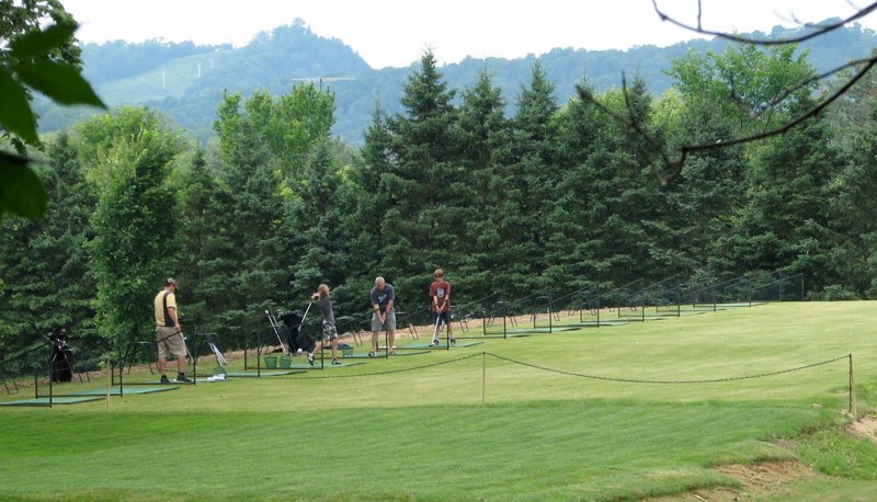 The Acres Driving Range | 2269 ON-60, Huntsville, ON P1H 2J6, Canada | Phone: (705) 783-5011