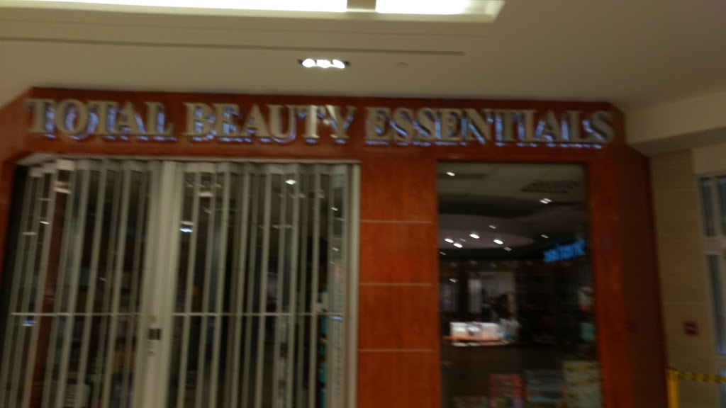 The Hair Salon/Total Beauty Essentials | 240 Leighland Ave, Oakville, ON L6H 3H6, Canada | Phone: (905) 337-3043