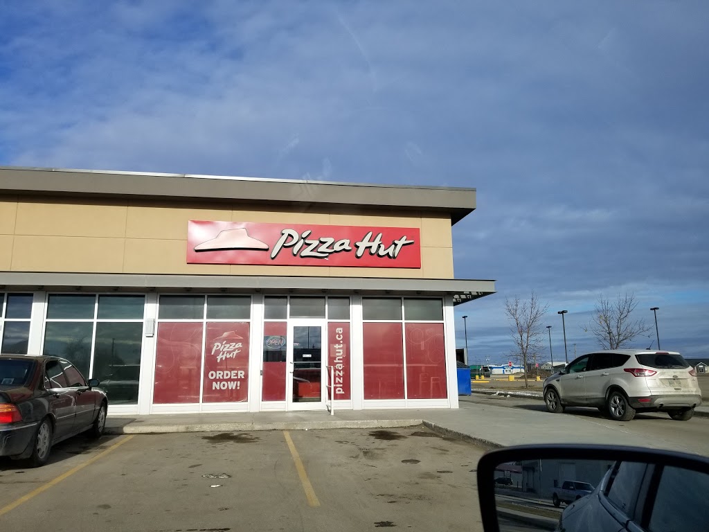Pizza Hut | 155 Cargill Rd Unit 4, Winkler, MB R6W 1K2, Canada | Phone: (204) 331-1453