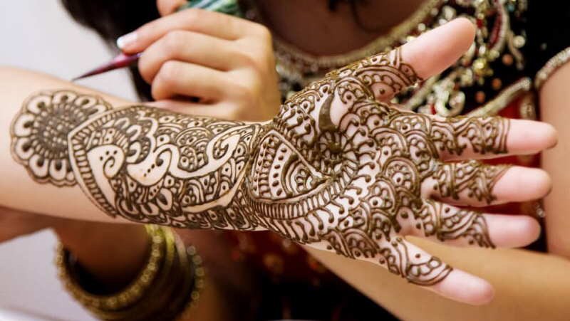 Binal Henna and Makeup Artist | 10 Fitzgibson St, Brampton, ON L6Y 5Y5, Canada | Phone: (289) 828-1099