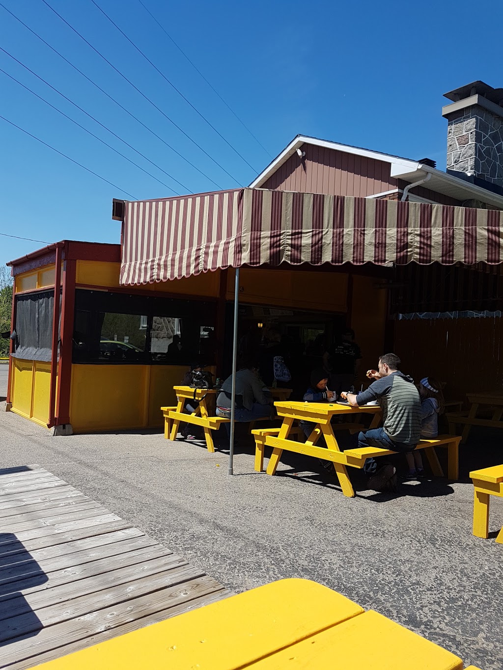 Frites et Basilic | 703 Rue Bélanger, Saint-Jérôme, QC J7Y 1K8, Canada | Phone: (450) 438-9995