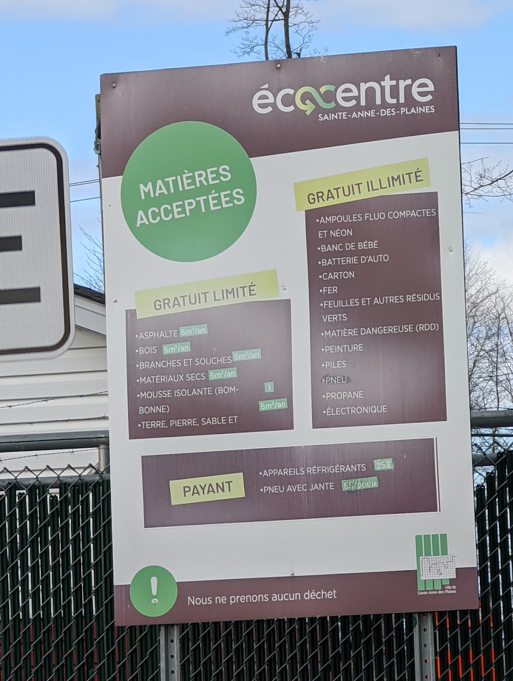 Écocentre Sainte-Anne-des-Plaines | 111 Rue des Entreprises, Sainte-Anne-des-Plaines, QC J5N 1K9, Canada | Phone: (450) 478-5113