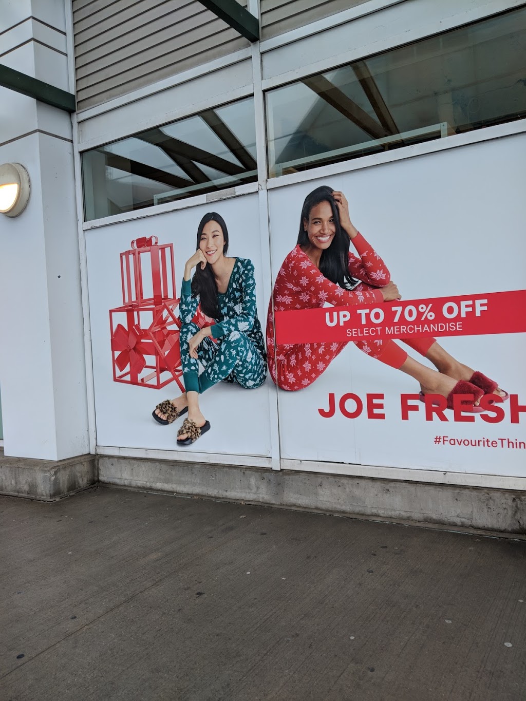 Joe Fresh | 10 Lower Jarvis St, Toronto, ON M5E 1Z2, Canada | Phone: (416) 703-4865