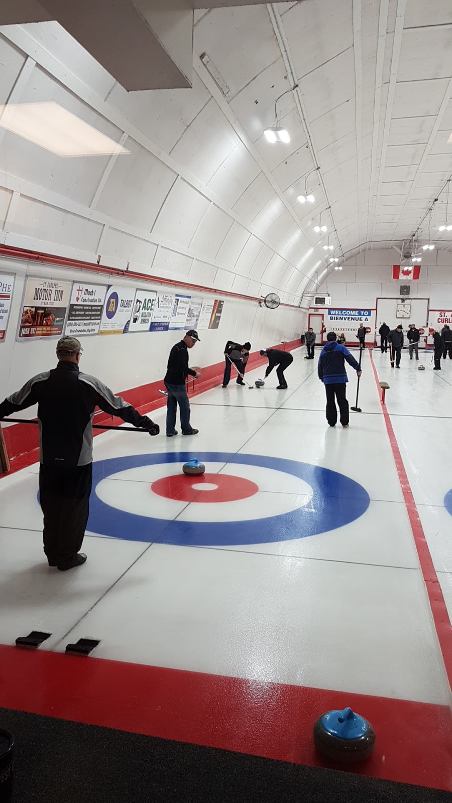 St Adolphe Curling Club | 327 St Adolphe Rd, Saint Adolphe, MB R5A 1A4, Canada | Phone: (204) 883-2249