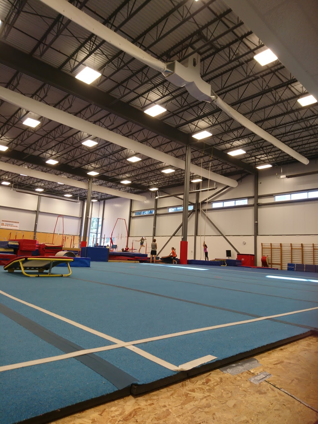 Complexe sportif Vivacité | 275 Avenue du Parc, Saint-Jean-sur-Richelieu, QC J2W 1N1, Canada | Phone: (450) 358-6546