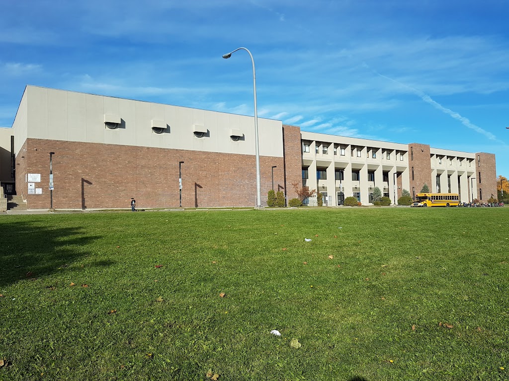 École secondaire de La Seigneurie | 645 Av. du Cénacle, Québec, QC G1E 1B3, Canada | Phone: (418) 666-4400