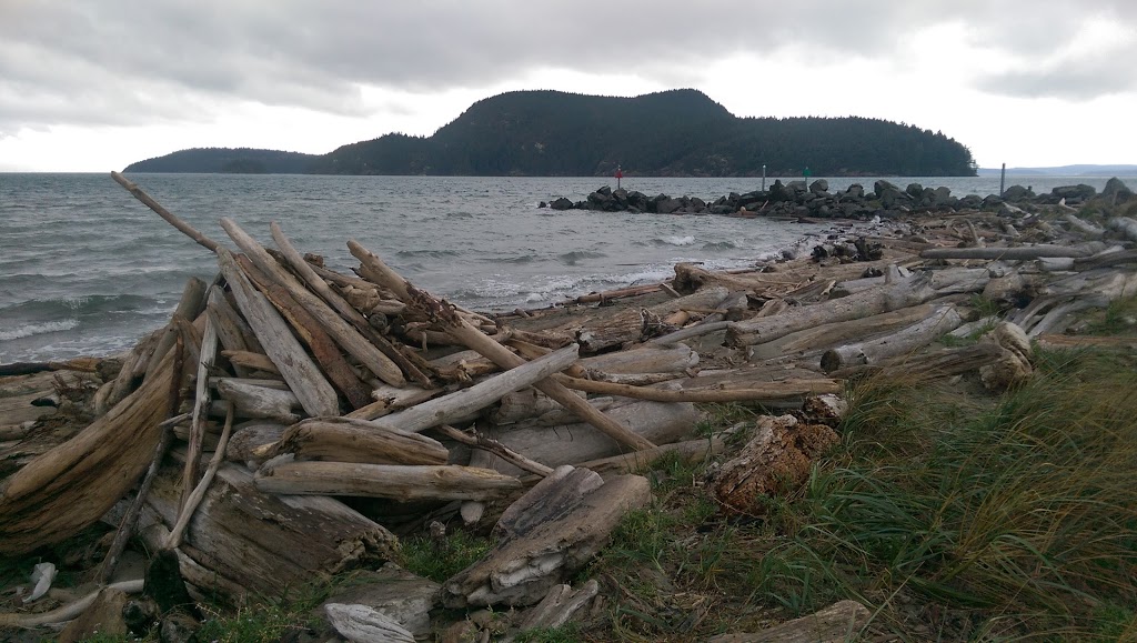 Tugboat beach | 5103 Croatian Way, Anacortes, WA 98221, USA | Phone: (360) 293-2001