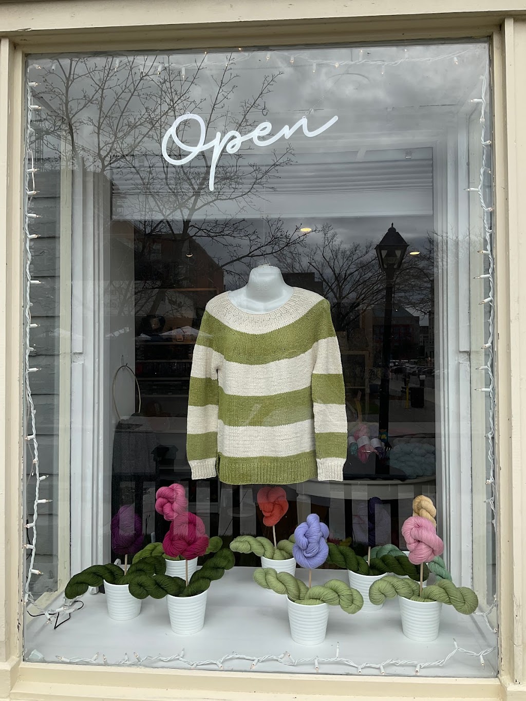 The Knitters Boutique Inc | 431 Pearl St, Burlington, ON L7R 2N2, Canada | Phone: (905) 631-3213