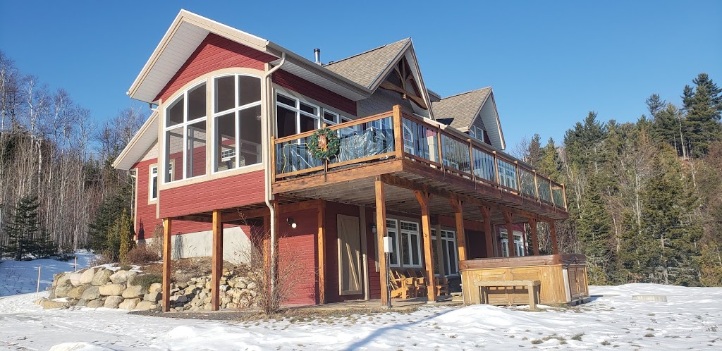 Chalet Charmel | Promenade du Saint-Laurent, Petite-Rivière-Saint-François, QC G0A 2L0, Canada | Phone: (844) 624-2538