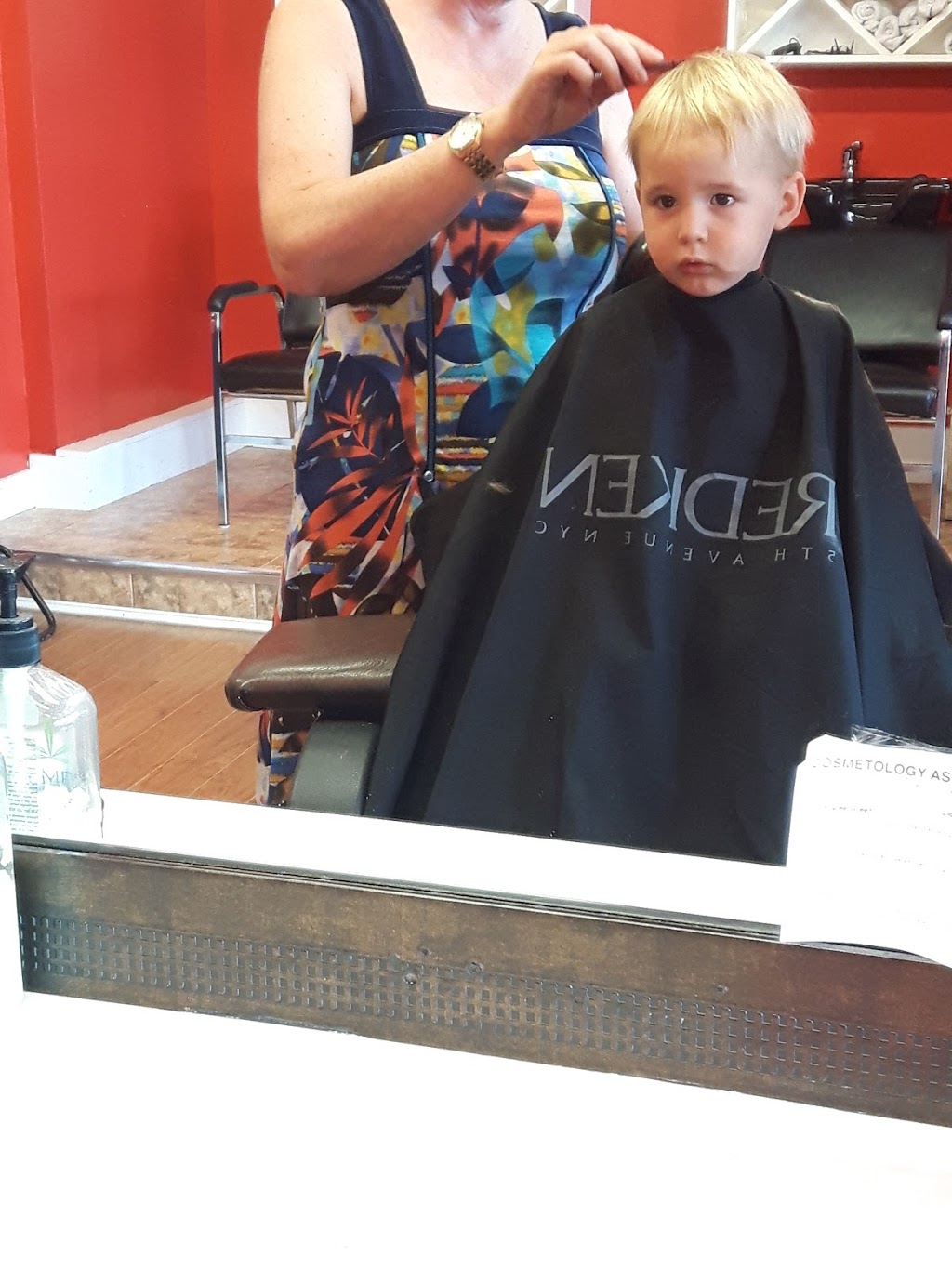 Busy Bees Salon | 97 Water St, Digby, NS B0V 1A0, Canada | Phone: (902) 245-6775