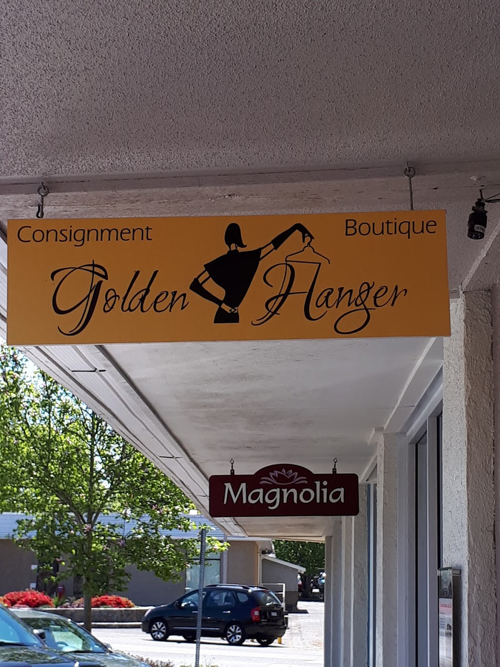 The Golden Hanger Consignment Boutique | 121 Jubilee St, Duncan, BC V9L 1W6, Canada | Phone: (778) 422-3036