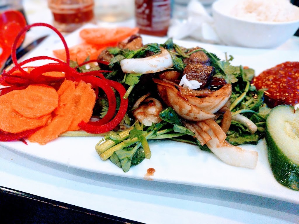 Restaurant Hoai Huong | 8500 Boulevard Taschereau, Brossard, QC J4X 2T4, Canada | Phone: (450) 671-2715