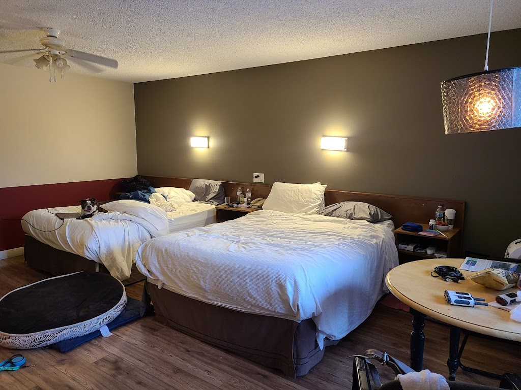 Rundle Mountain Lodge | 1723 Bow Valley Trail, Canmore, AB T1W 2W1, Canada | Phone: (403) 678-5322