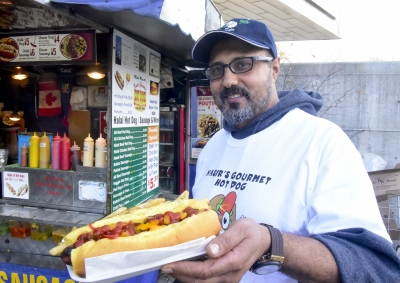 Nasirs Hotdogs And Sausages | southwest of Military Road and, Ellesmere Rd, Scarborough, ON M1C 1A3, Canada | Phone: (416) 841-4049