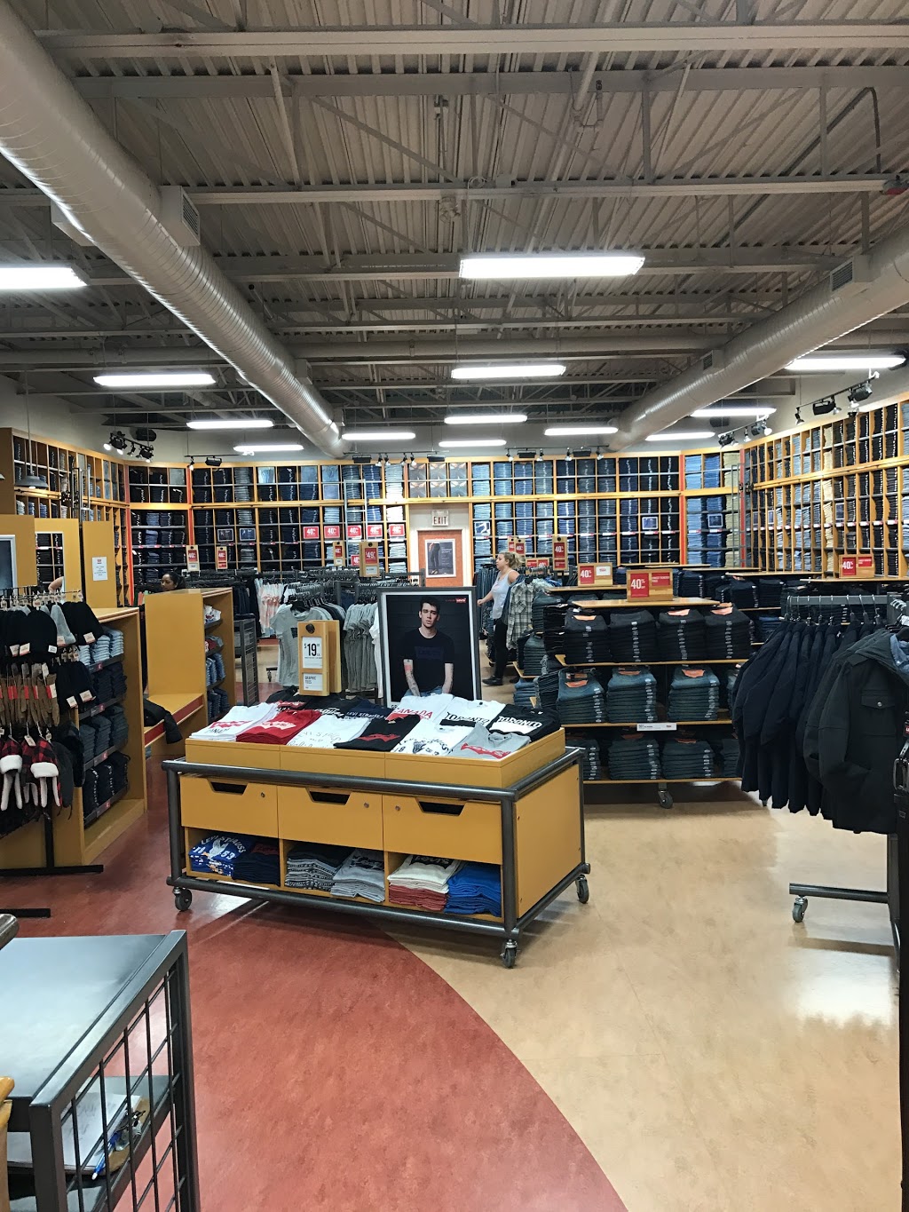 Levis® | 1250 S Service Rd, Mississauga, ON L5E 1V4, Canada | Phone: (905) 271-6767