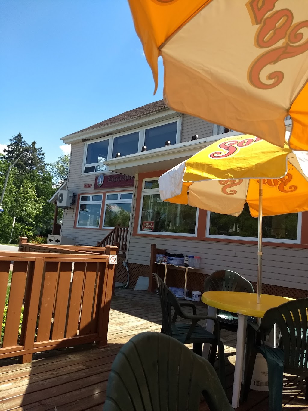 The Lighthouse Restaurant on-the-Pkwy | Black Creek Rd. &, Niagara Pkwy, Stevensville, ON L0S 1S0, Canada | Phone: (905) 382-6888