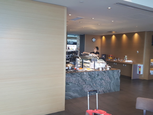 Plaza Premium Lounge Vancouver (US Departures) | Near Gate E87, US Transborder Departure Pier E, Vancouver International Airport (YVR), Vancouver, BC V7B 0A4, Canada | Phone: (604) 244-1700