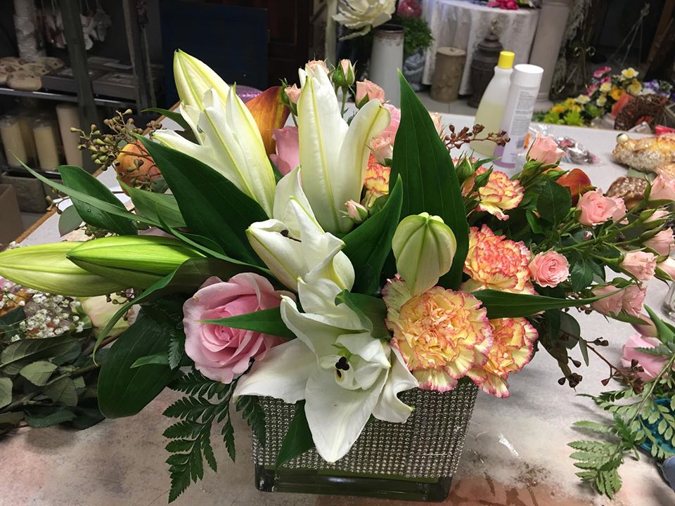 Simonas Flowers & Home Accents | 164 Talbot St E, Leamington, ON N8H 1M2, Canada | Phone: (519) 326-0750