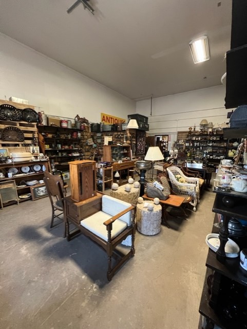 Prairie Treasures & Antiques | 6002 60 Ave BAY C, Taber, AB T1G 1Y9, Canada | Phone: (403) 223-9619