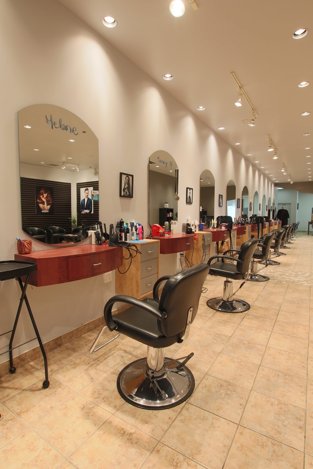 Carisme Coiffure Elle & Lui | 7250 Boulevard Taschereau, Brossard, QC J4W 1M9, Canada | Phone: (450) 466-6028