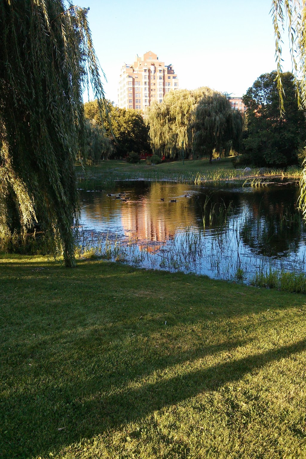 Lacoursière Park | 700 Chemin Marie le Ber, Verdun, QC H3E 1P2, Canada