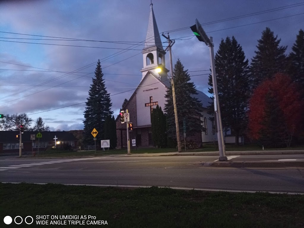 Église Saint-François-Régis | 580 Bd Saint-François, Lac-des-Écorces, QC J0W 1H0, Canada | Phone: (819) 585-3733