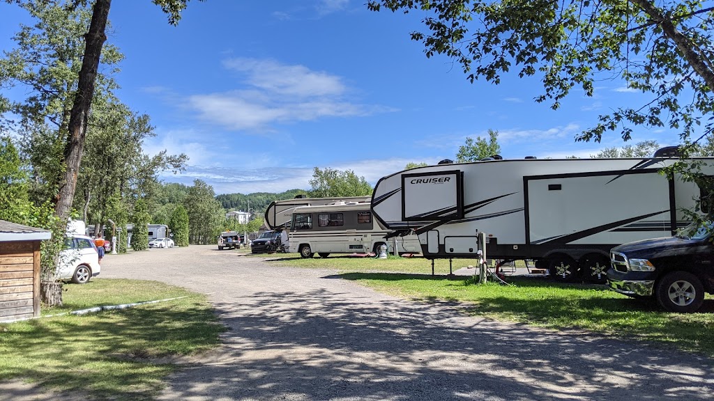 Camping au Bord de la Rivière | 1520 Bd de Comporté, La Malbaie, QC G5A 1M8, Canada | Phone: (418) 665-9999