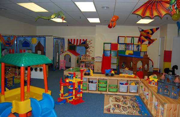 Bizzy Bee Playcentre | 1971 Queen St E #204, Toronto, ON M4L 1H9, Canada | Phone: (416) 691-5111