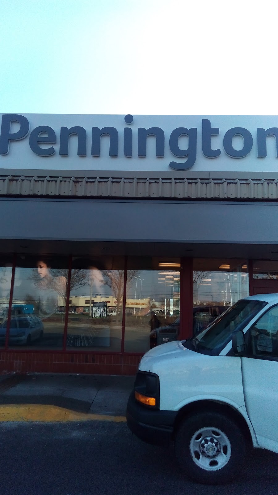 Penningtons | 18025 Yonge St, Newmarket, ON L3Y 8C9, Canada | Phone: (905) 836-4000