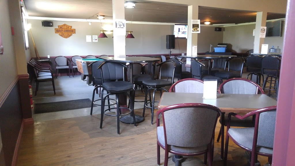 Round Hill Pub Eatery and Hotel | 18 Government Street, Round Hill, AB T0B 3Z0, Canada | Phone: (780) 673-3457