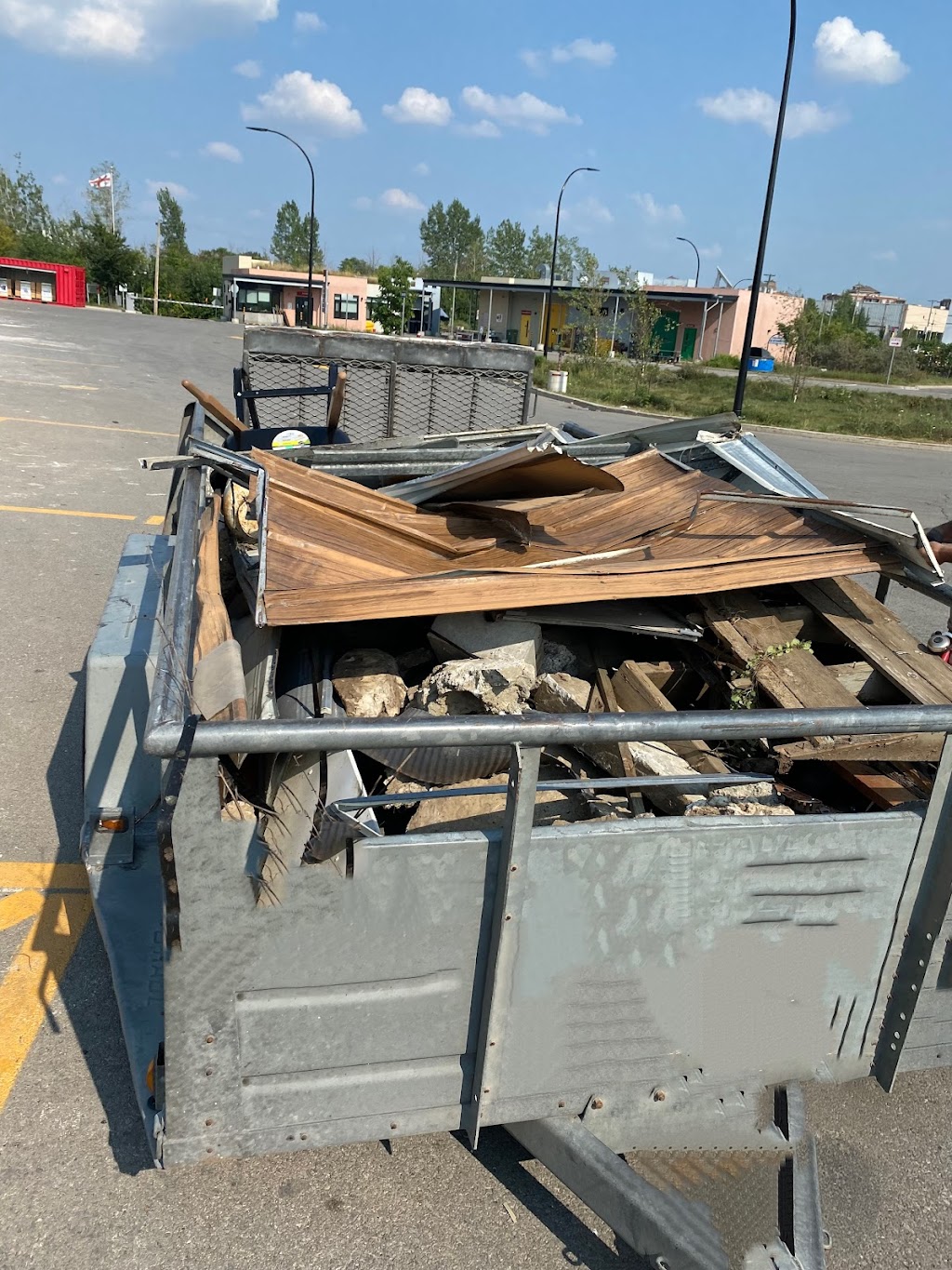 Cheap Montreal Junk Pickup | 1300 Rue Décarie, Saint-Laurent, QC H4L 3N1, Canada | Phone: (514) 400-8018